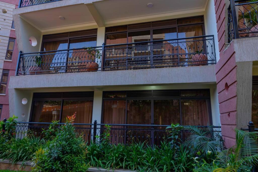 Stunning & Calm 2 Bedroom Gate Away In Entebbe- Sand Grains Residences A03 Namulanda Exterior photo